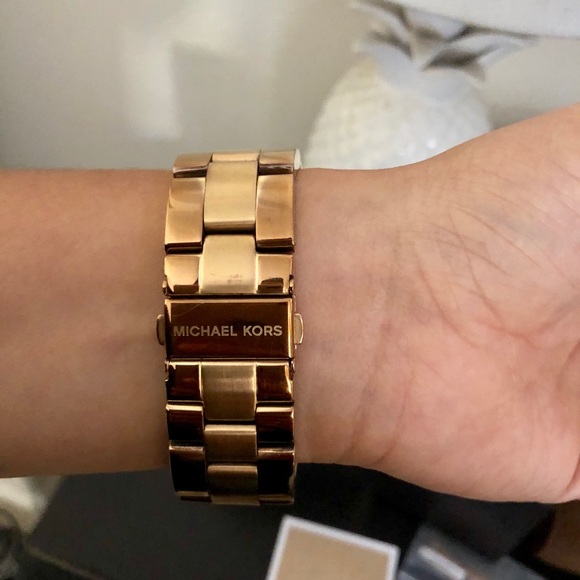 Beautiful rose gold Michael Kors! 💕 FLASH SALE ⚡️ - Picture 6 of 6